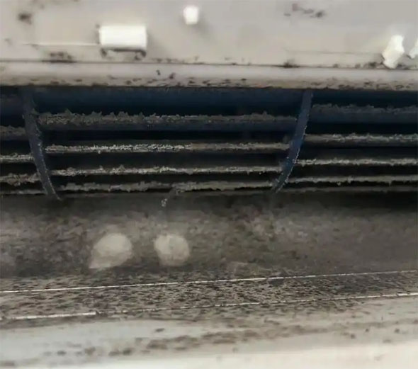 镇巴空调吹的风有股烧焦味是怎么回事